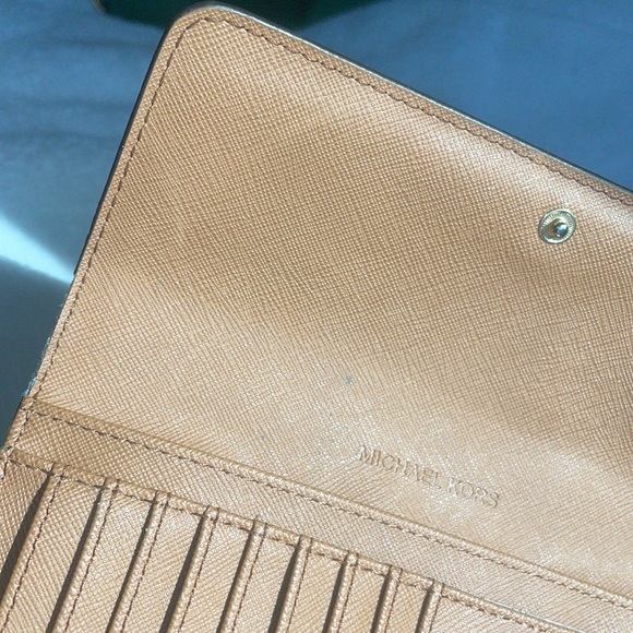 Michael Kors wallet - Picture 6 of 11